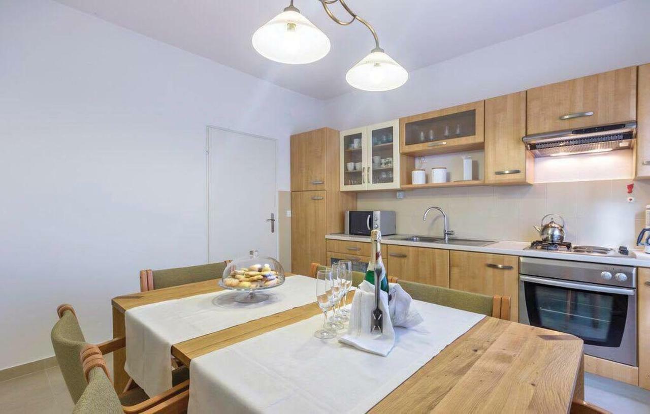 Apartman Eta Appartement Pula Buitenkant foto
