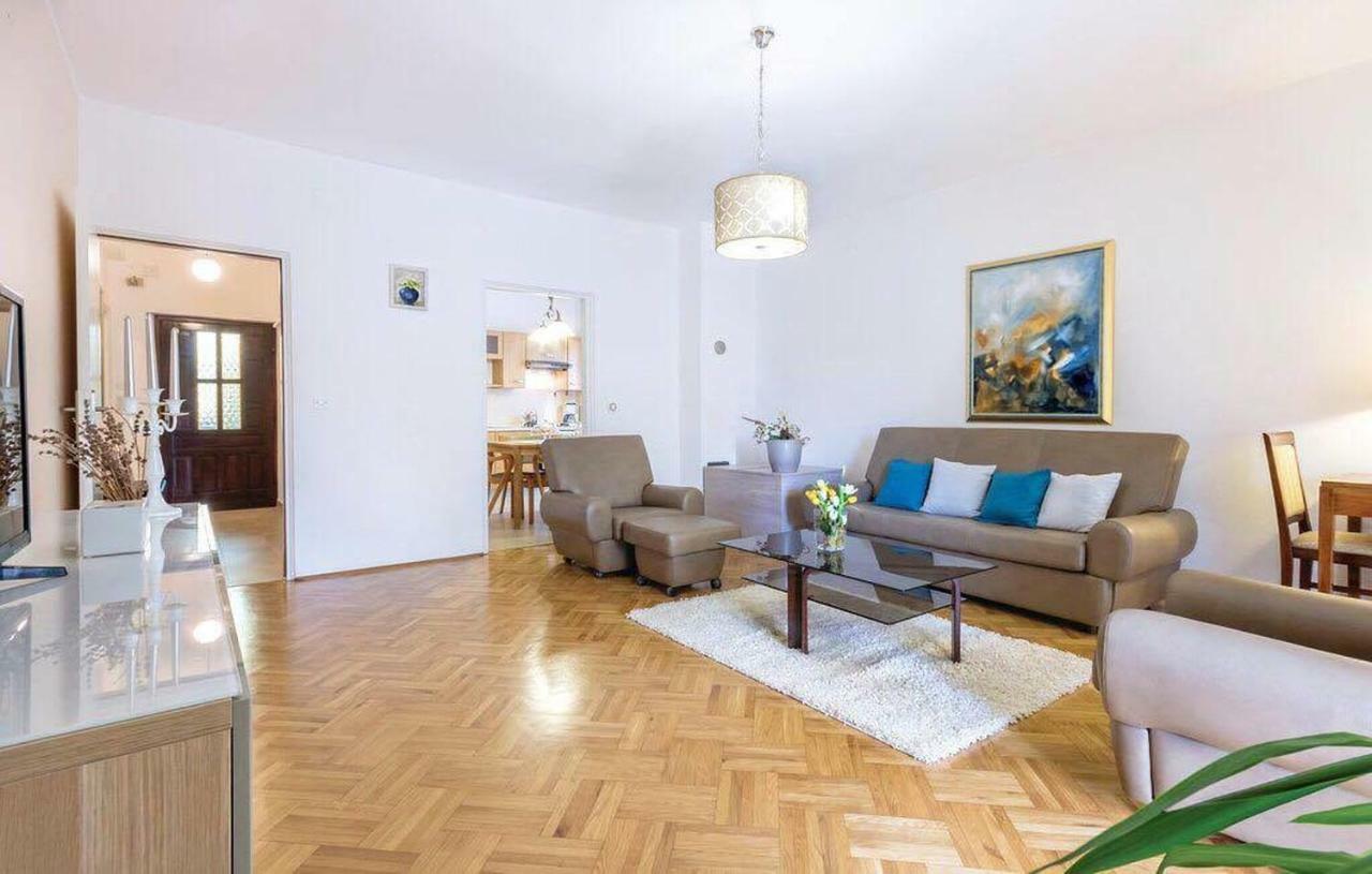 Apartman Eta Appartement Pula Buitenkant foto