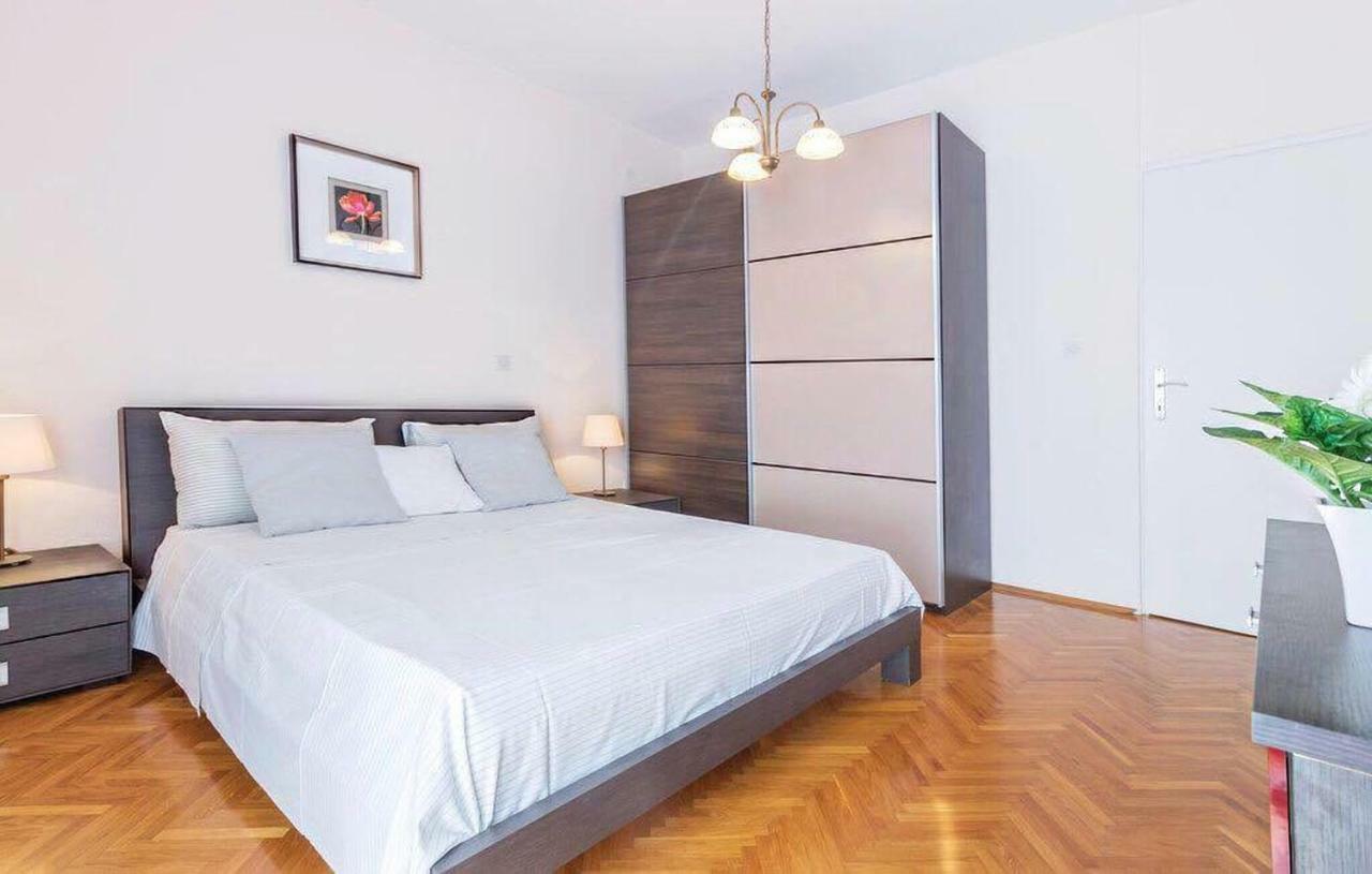Apartman Eta Appartement Pula Buitenkant foto